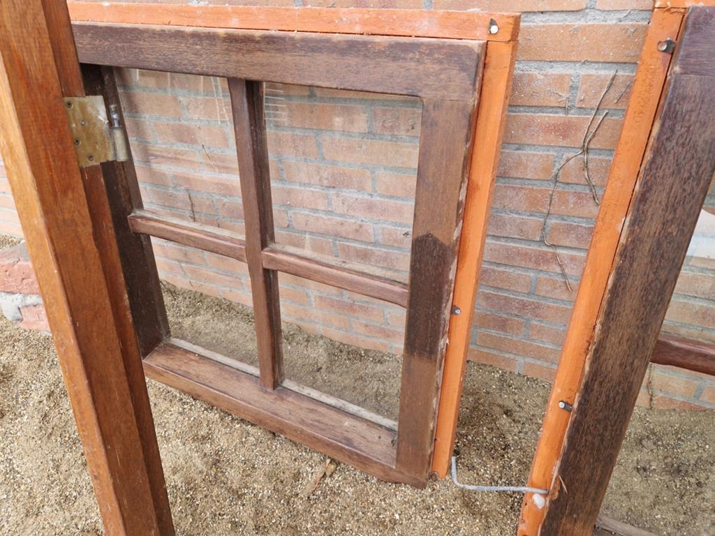 2x hardhouten raamkozijnen met glas en hardstenen dorpels, Doe-het-zelf en Verbouw, Ophalen, Minder dan 80 cm, Minder dan 80 cm