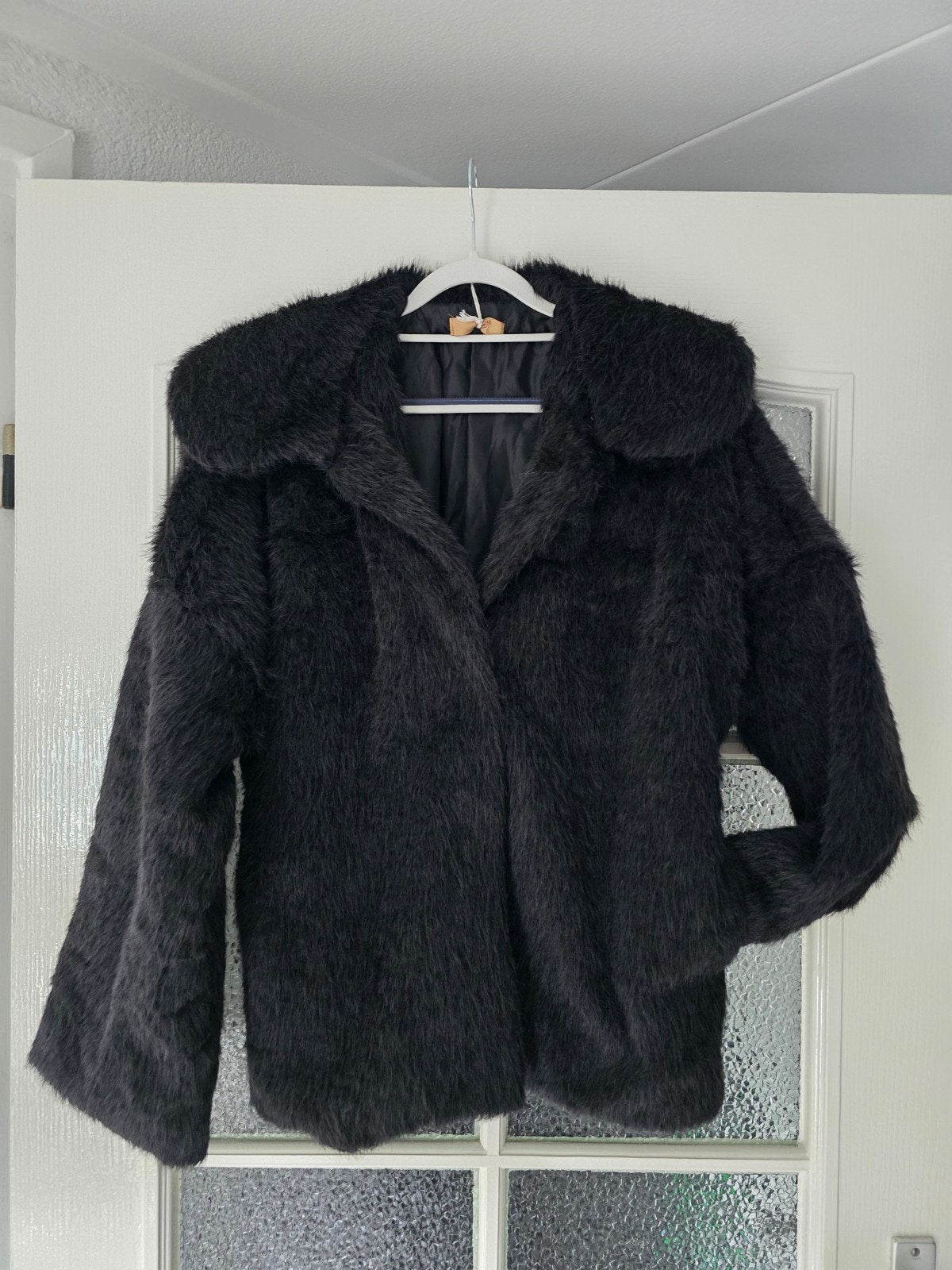 nieuw imitatie bontjas 40 42 44 zwart, Kleding | Dames, Ophalen of Verzenden, Nieuw, Maat 42/44 (L), Zwart