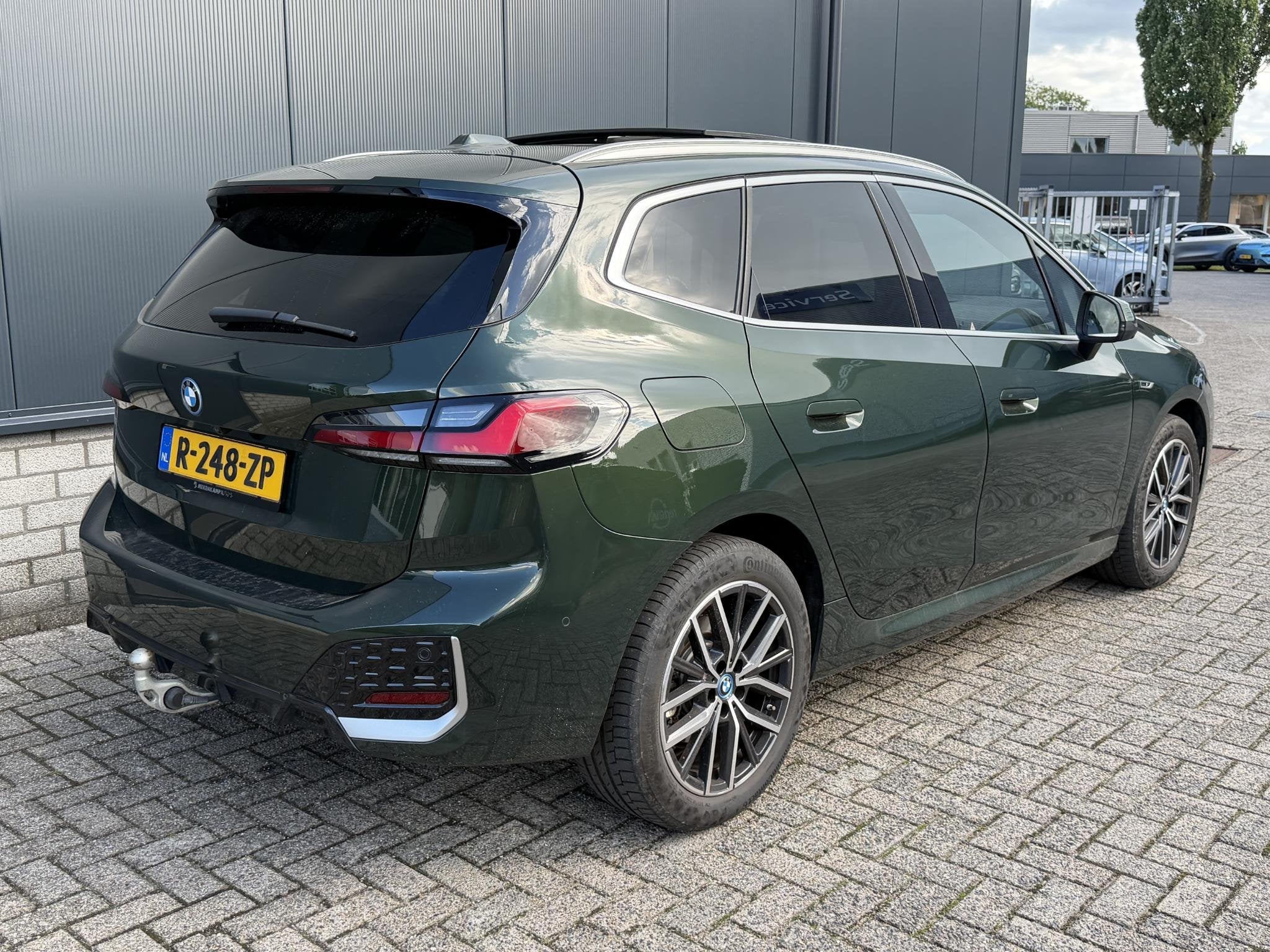 BMW 2-serie Active Tourer 230e xDrive M Sport 18"/Panoramada, Auto's, Dealer onderhouden, Gebruikt, Euro 6, 16 kWh