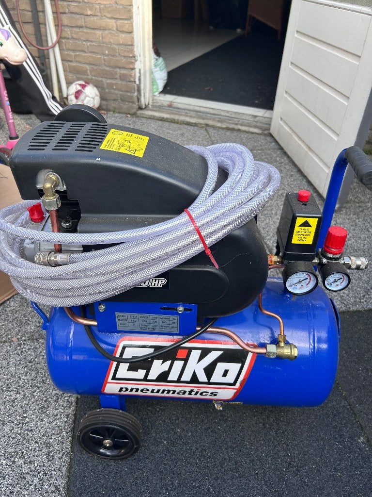CrikO Pneumatics compressor 2.0 HP – 24L – 8 bar, Doe-het-zelf en Verbouw, Ophalen of Verzenden, Zo goed als nieuw, Minder dan 200 liter/min