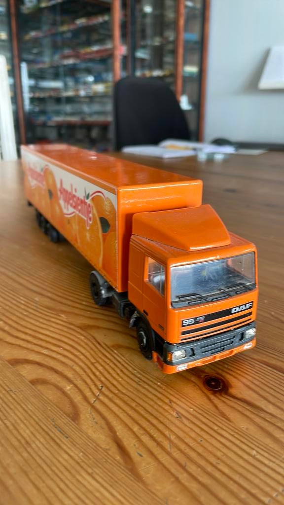Daf 95 400 Ati truck met oplegger “Appelsientje “, Ophalen of Verzenden, Zo goed als nieuw, Bus of Vrachtwagen, Lion Toys