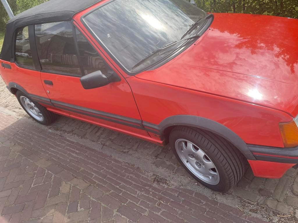 Peugeot 205 1.6 CTI Cabriolet S6 1986 Rood, Auto's, Voorwielaandrijving, Cabriolet, 103 pk, Particulier