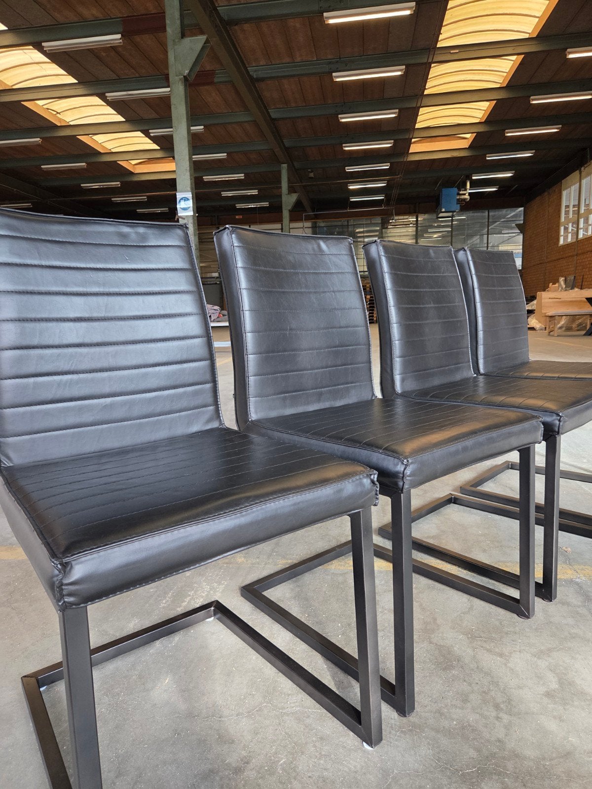 4 eetkamerstoelen Slede Pronto wonen, Ophalen, Gebruikt, Zwart, Vier