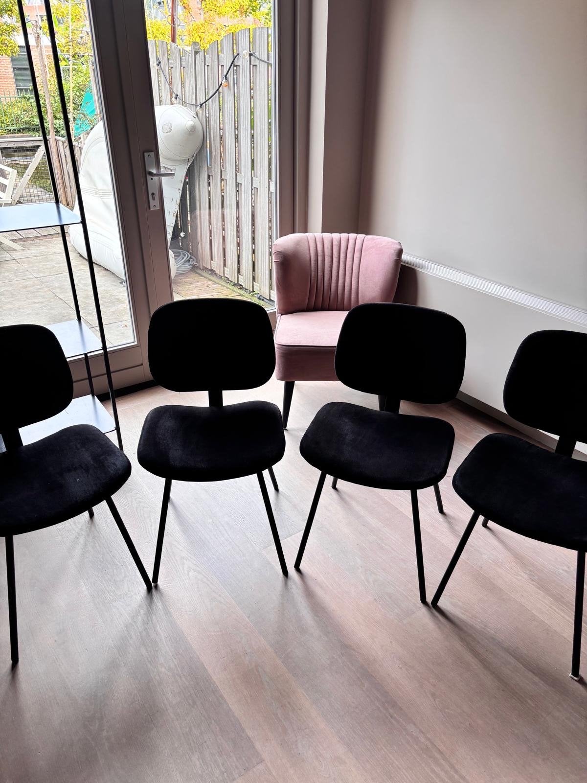 Set van 4 zwarte eetkamerstoelen - Zo goed als nieuw, Huis en Inrichting, Ophalen, Zwart, Zo goed als nieuw, Vier