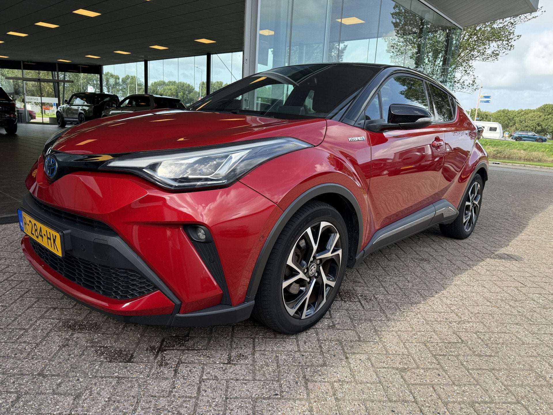 Toyota C-HR 2.0 Hybrid Executive * Trekhaak * JBL * Leder/al, 4 cilinders, 23 km/l, Bedrijf, Hybride Elektrisch/Benzine