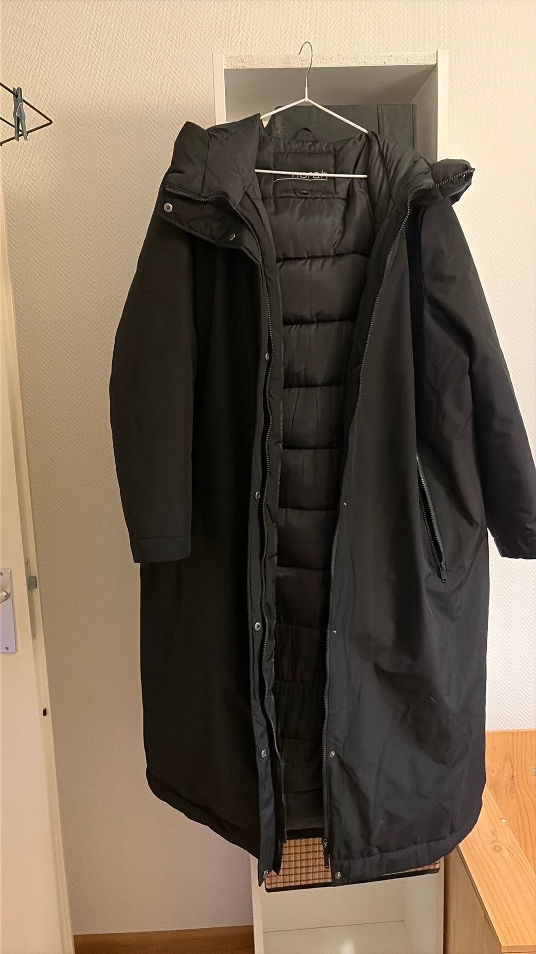 Zwarte winterjas te koop, Ophalen, Gedragen, Maat 46/48 (XL) of groter, Zwart
