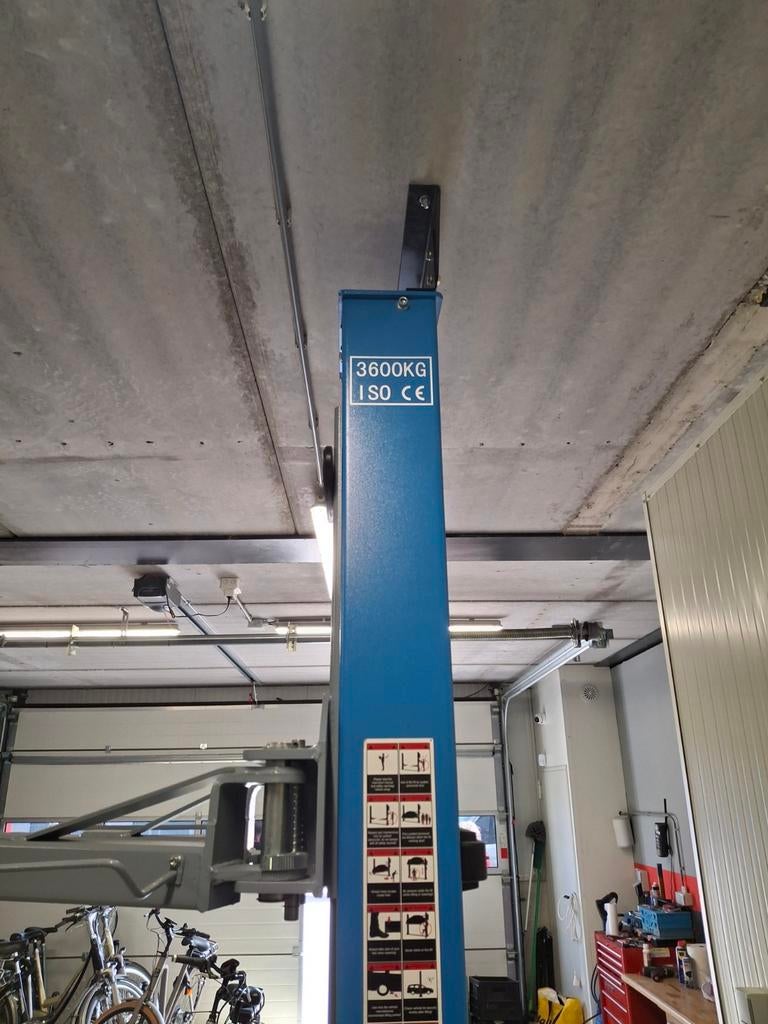 2 koloms hefbrug in nieuw staat 1750 euro, Ophalen of Verzenden