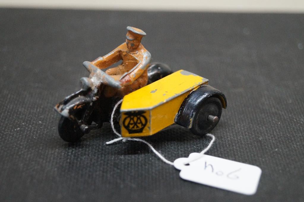 Dinky toy 44B Aa wegenwacht motor met zijspan. ca 1950 (6), Antiek en Kunst, Verzenden