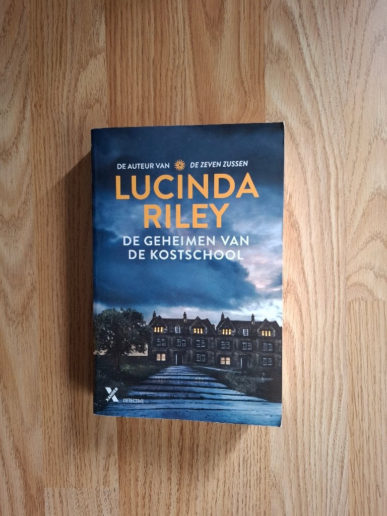 romans van Lucinda Riley, Boeken, Romans, Gelezen, Ophalen of Verzenden