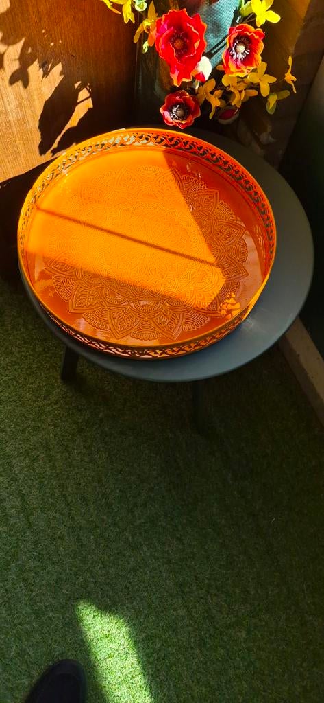 Decoratieve Oranje Dienblad met Patroon, Ophalen of Verzenden, Zo goed als nieuw, Rond, Metaal