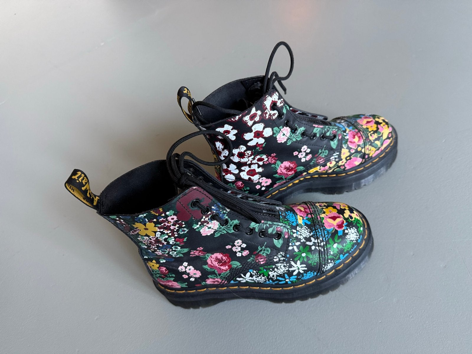 Dr. Martens Sinclair Floral Mash Up platform boots, Kleding | Dames, ., Zwart, Lage of Enkellaarzen, Ophalen of Verzenden
