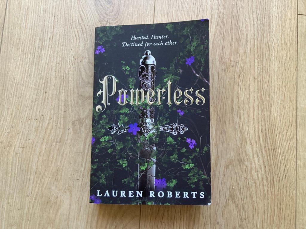 Lauren Roberts - powerless, Ophalen of Verzenden, Gelezen