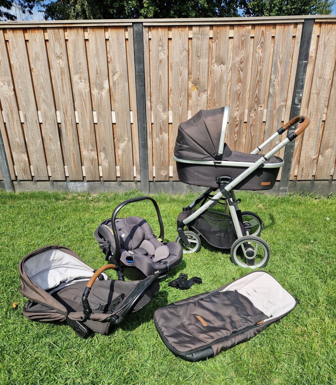 Complete Mutsy Traveller 3-in-1 kinderwagenset met Joie i-Ge, Ophalen, Gebruikt, Mutsy