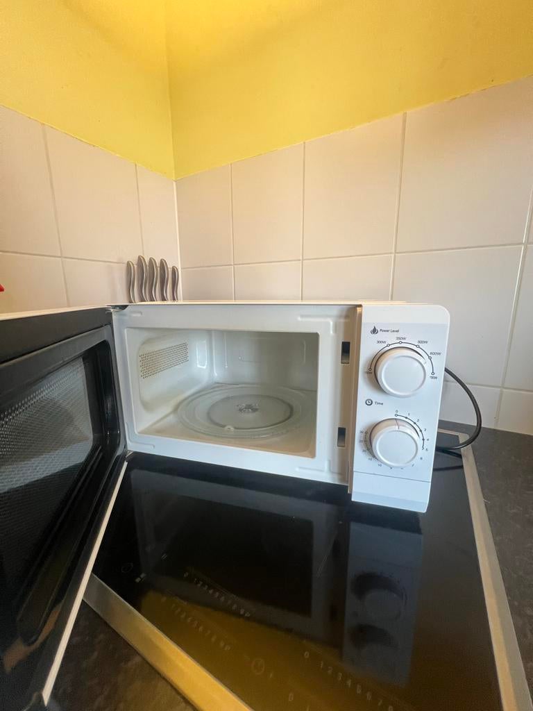 OK. Magnetron 17 liter - Wit, Witgoed en Apparatuur, Magnetrons, Zo goed als nieuw, Vrijstaand, Magnetron, Minder dan 45 cm, Draaiplateau