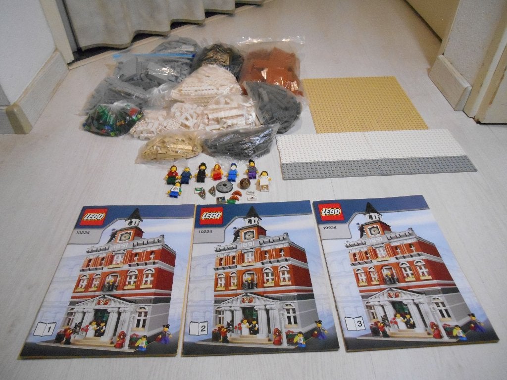 Lego 10224 Town Hall Compleet met boekjes, Ophalen of Verzenden, Zo goed als nieuw