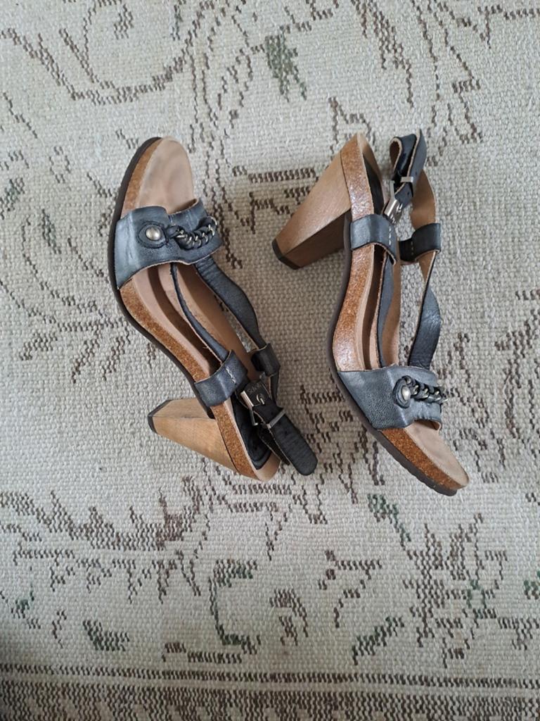 Scholl sandalen met hak - Maat 38, Kleding | Dames, Schoenen, Ophalen of Verzenden