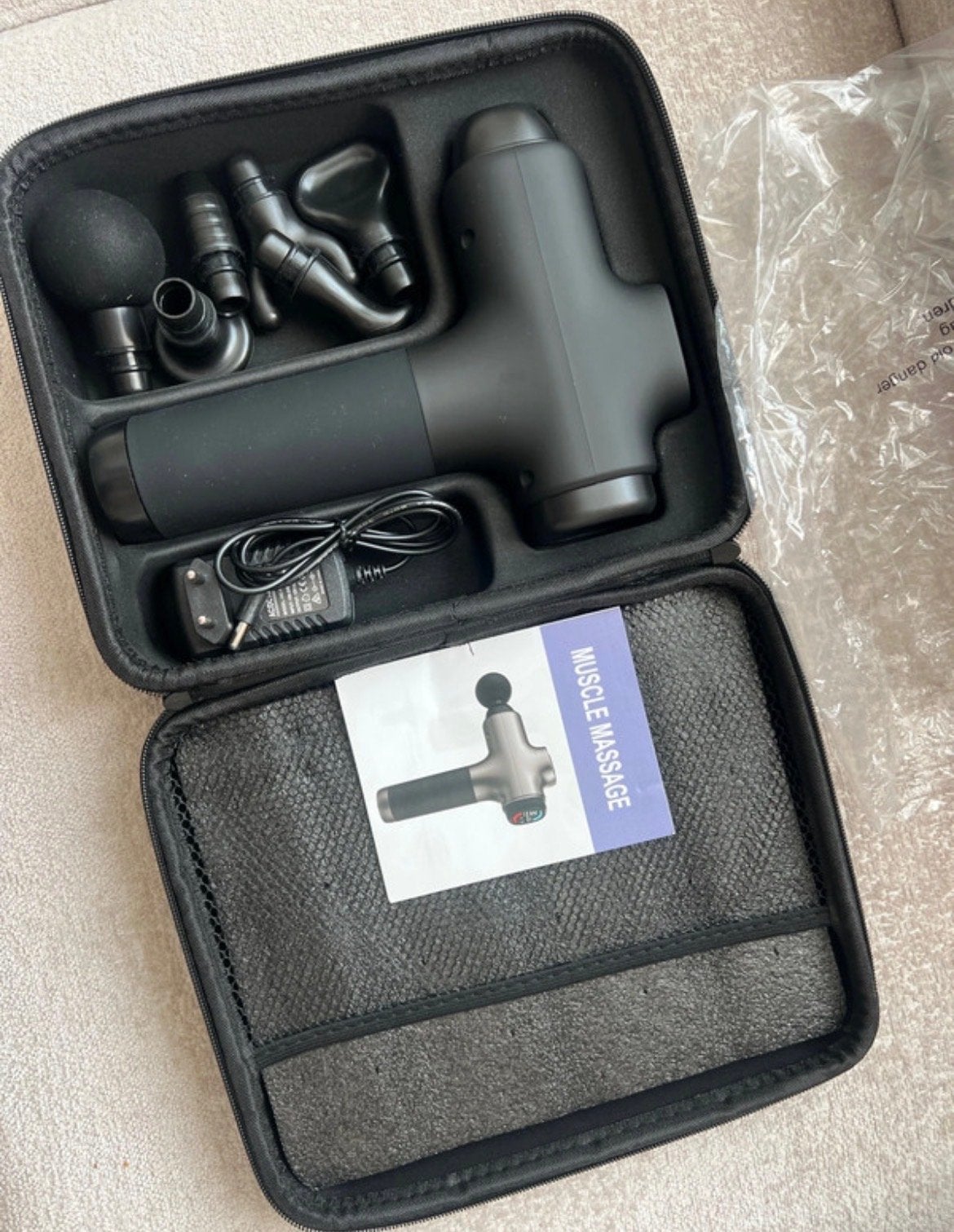 10x Massagepistool met Koffer, Oplader en 6 Opzetstukken, Ophalen, Nieuw, Apparaat