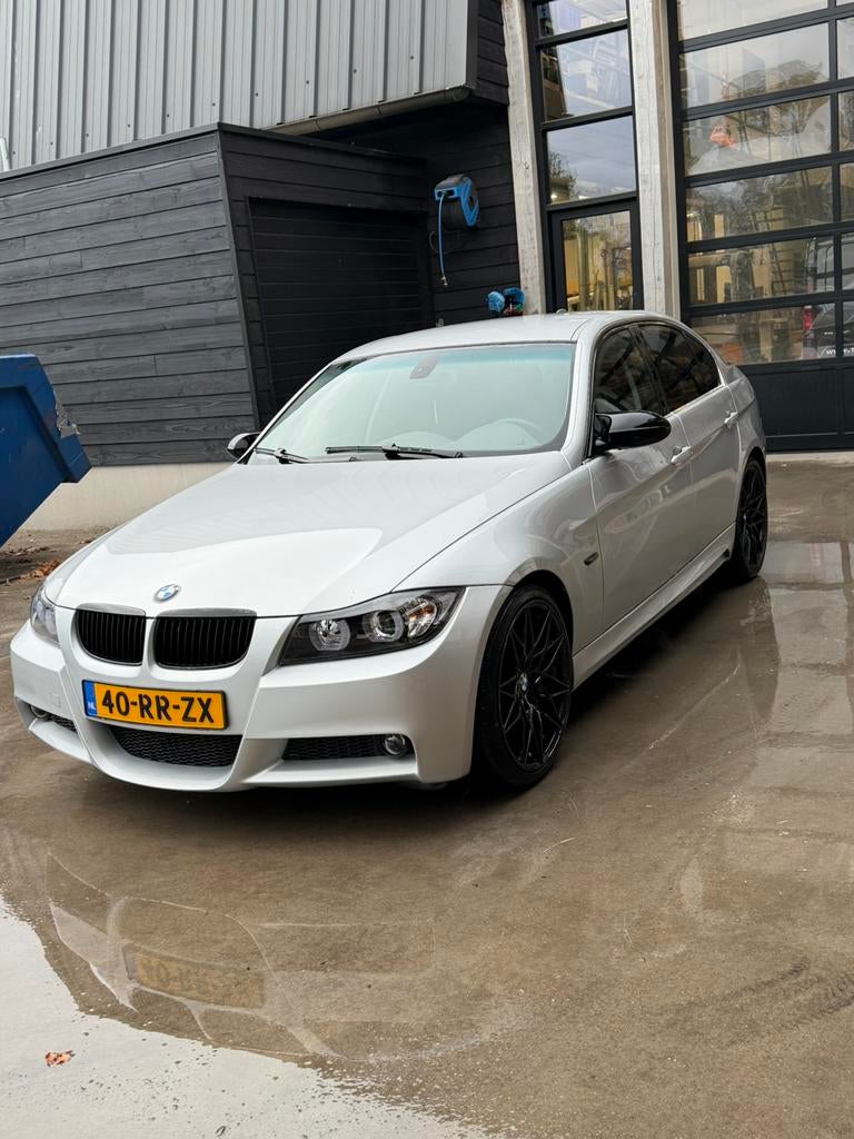 BMW 3-Serie 2.5 I 325 AUT 2005 Grijs, Auto's, BMW, Automaat, 745 kg, Achterwielaandrijving, 2497 cc