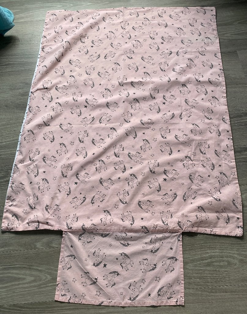 Roze dekbedovertrek met Unicorns 100 x 135 voor ledikantje., Kinderen en Baby's, Kinderkamer | Beddengoed, Meisje, Ledikant, Dekbedovertrek