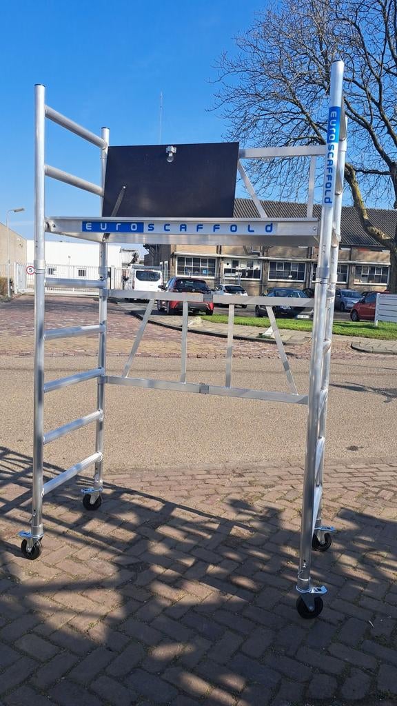 Te koop nieuwe rolsteiger Werkhoogte 4 mtr, Nieuw, Ophalen of Verzenden, Euroscaffold, Rolsteiger of Kamersteiger