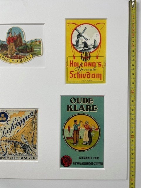 prent in passepartout met jenever etiketten, Ophalen of Verzenden, Voor 1940, Gebruikt, Overige onderwerpen