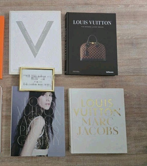 Hermes en Louis Vuitton boeken., Ophalen of Verzenden