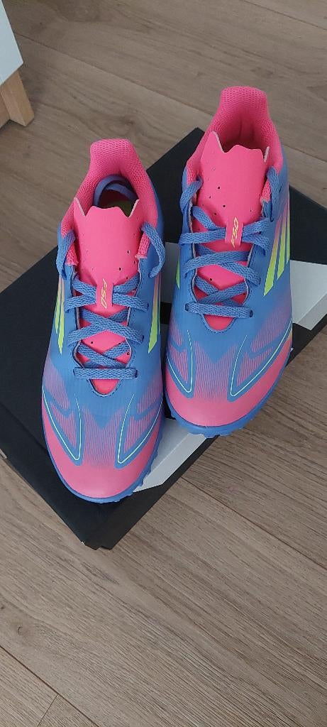 Adidas F50 kunstgras schoenen maat 36 2/3, Ophalen of Verzenden, Zo goed als nieuw, Schoenen