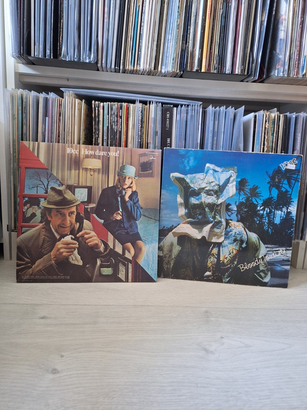 10cc How dare you & Bloody tourists, Ophalen of Verzenden, Zo goed als nieuw, 12 inch, Poprock
