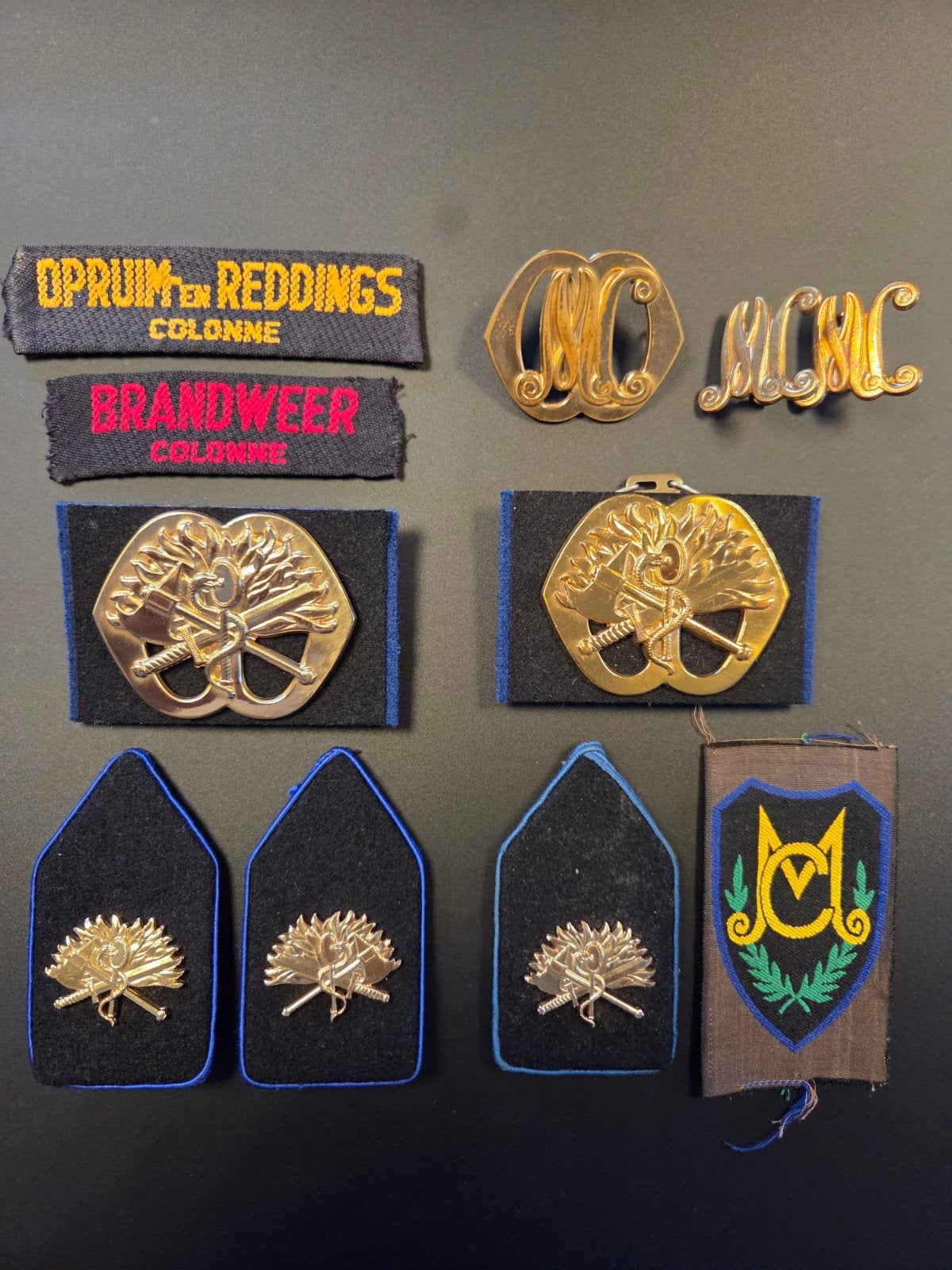 Mobiele Colonnes baretemblemen schouderemblemen kraagpatten, Ophalen of Verzenden, Landmacht, Nederland, Embleem of Badge