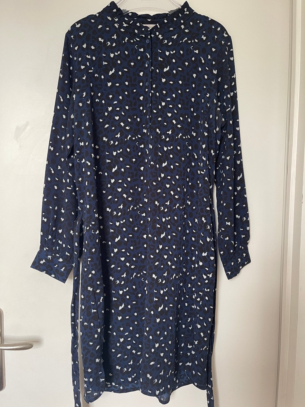 Panterprint jurk donkerblauw Pigalle, L, Kleding | Dames, Jurken, Blauw, Maat 42/44 (L), Ophalen of Verzenden, Zo goed als nieuw