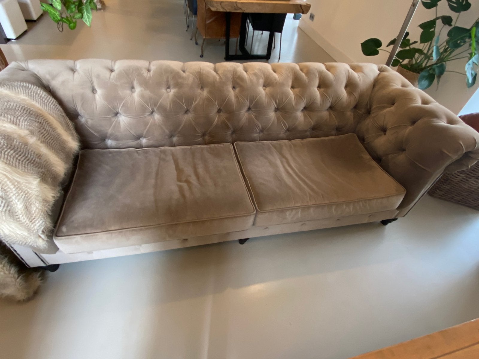 Chesterfield in grijsgroene kwaliteitsstof, Huis en Inrichting, Ophalen, Gebruikt, Chesterfield, 75 tot 100 cm