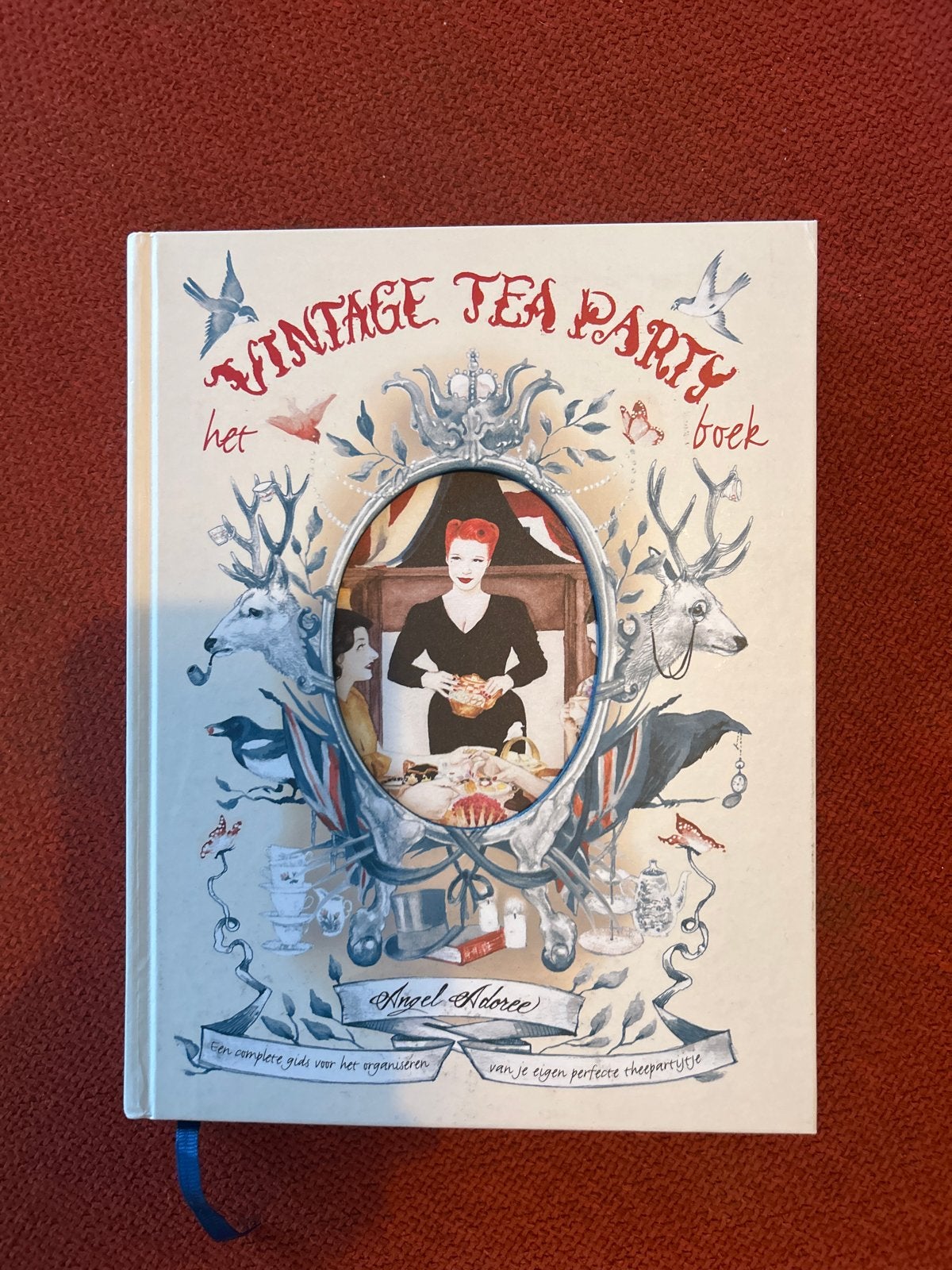 Vintage Tea Party Het Boek - Angel Adoree, Boeken, Ophalen of Verzenden, Zo goed als nieuw, Europa, Taart, Gebak en Desserts