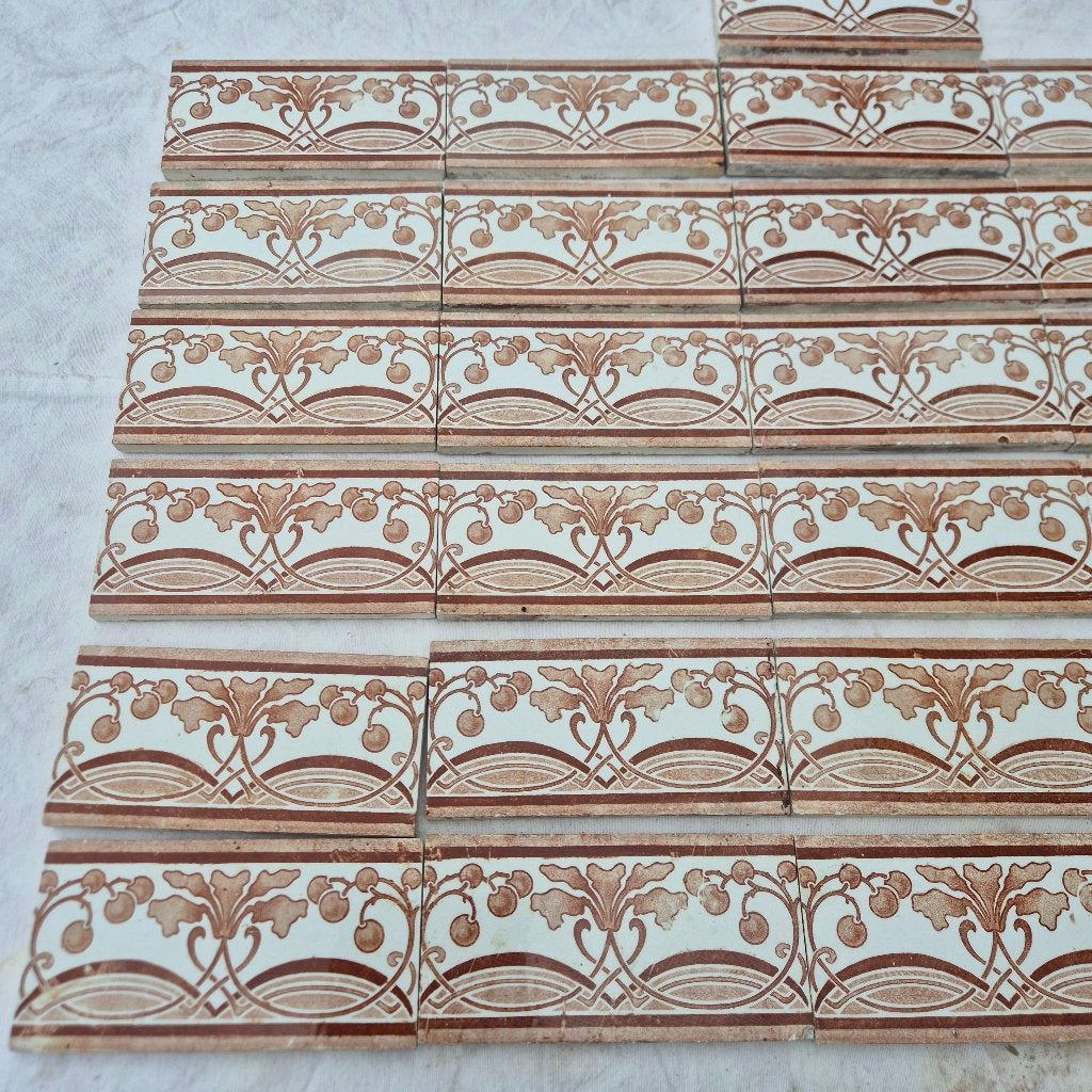 31 art nouveau randtegels roodbruin decor 15x7,5cm, Ophalen