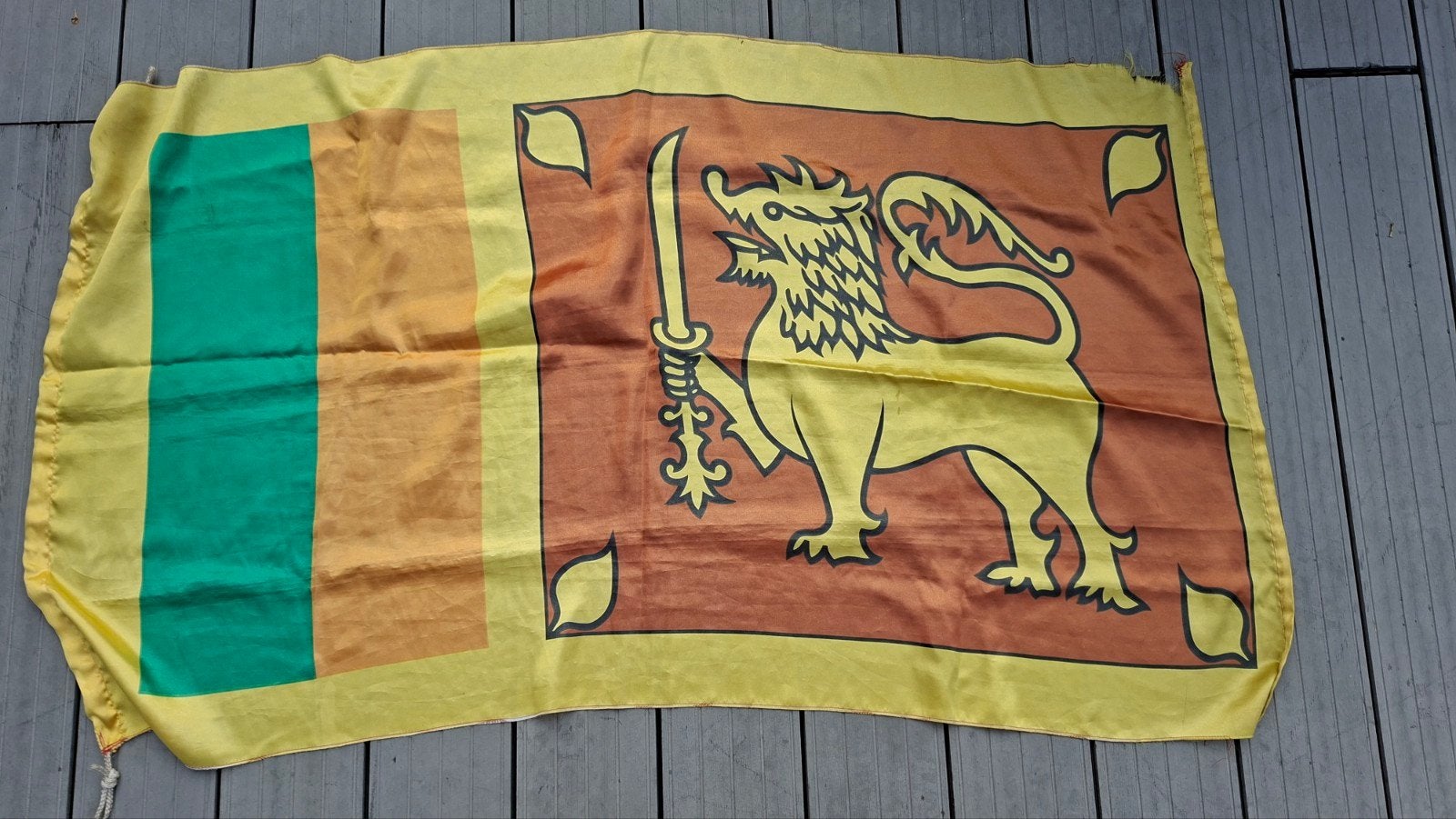 Vlag van Sri Lanka, Ophalen, Gebruikt