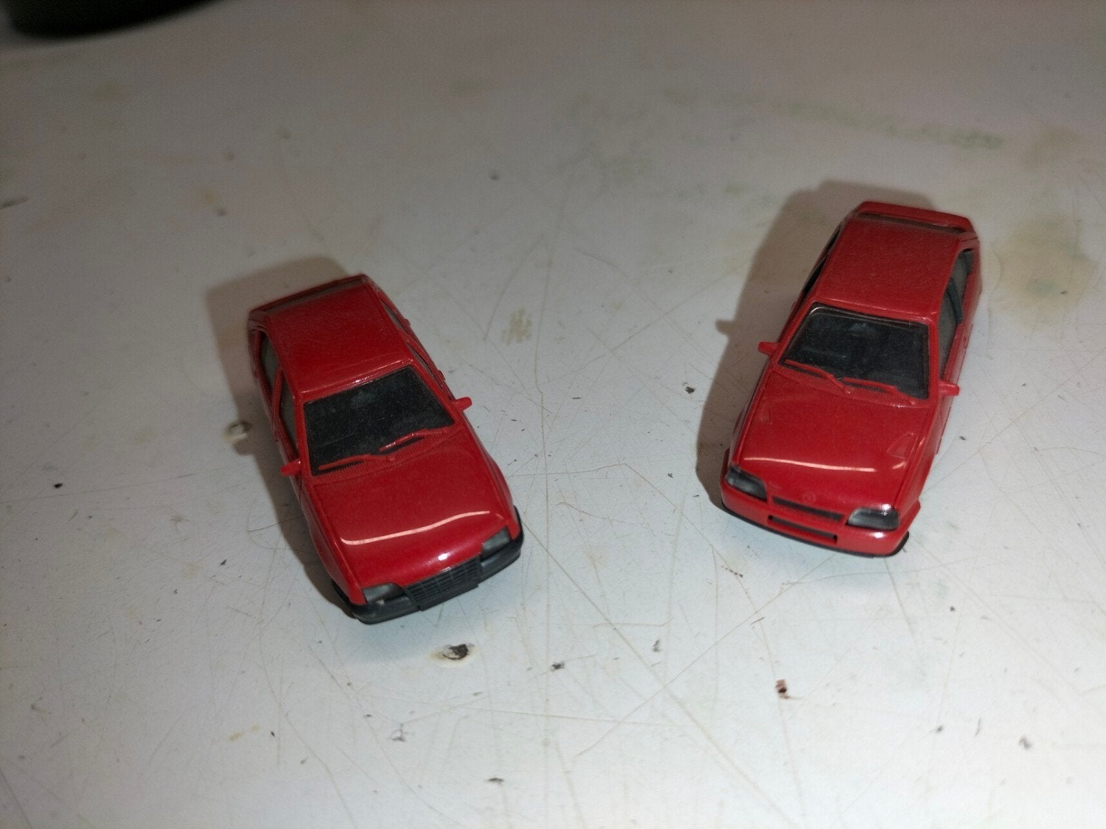Miniatuur Opel Kadett/GSI - Set van 2 rode modelauto's, Ophalen of Verzenden, Gebruikt, Auto, Overige merken