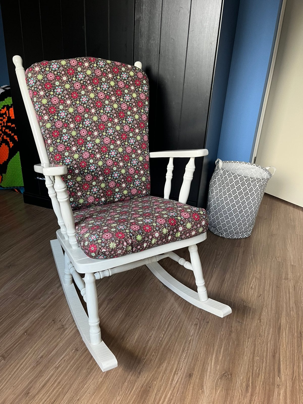 Schommelstoel babykamer, Huis en Inrichting, Stoelen, Ophalen, Zo goed als nieuw, Wit, Eén