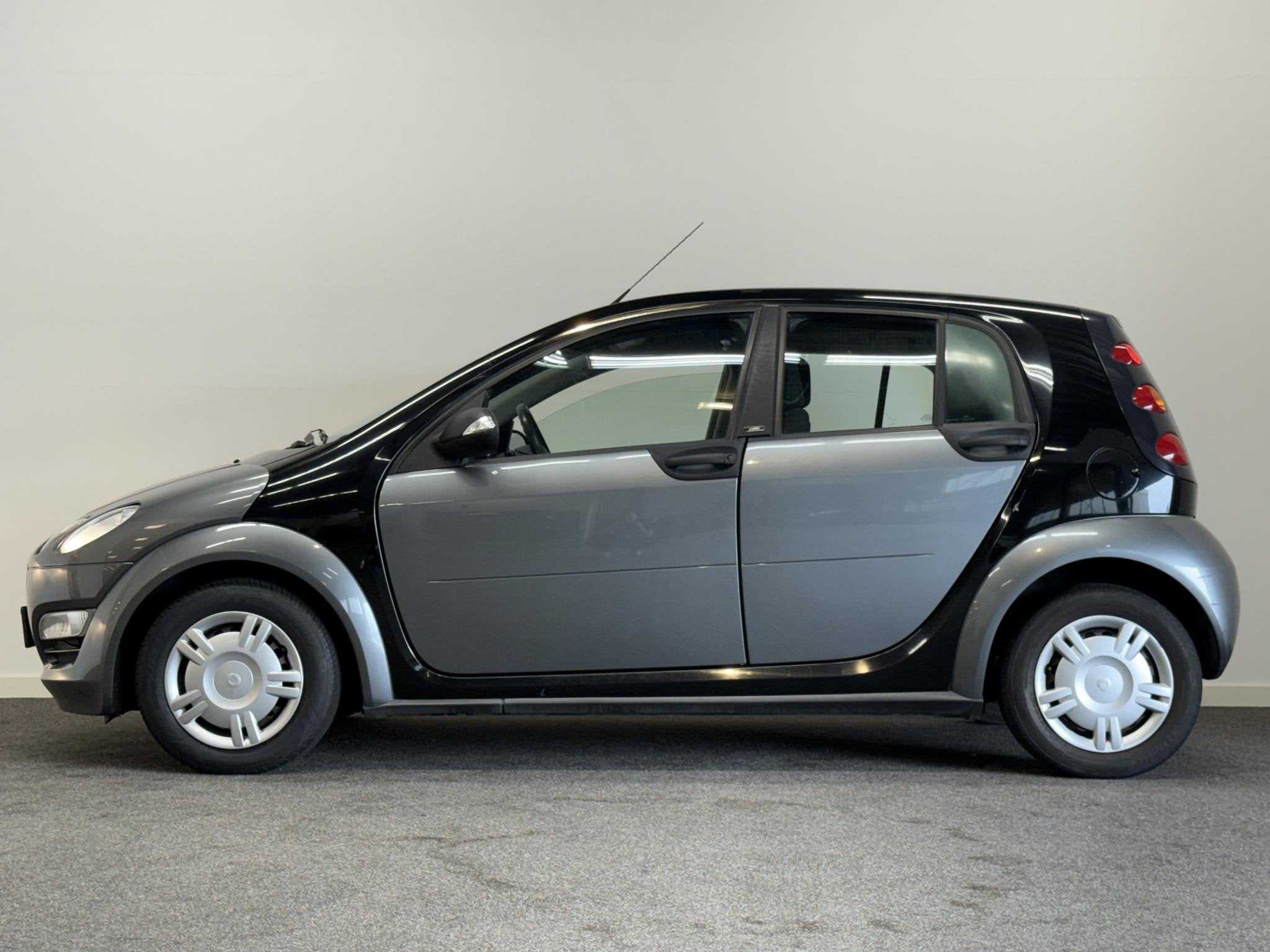 smart forfour 1.3 pulse Nieuwe apk!, Auto's, Stof, Zwart, Bedrijf, Handgeschakeld