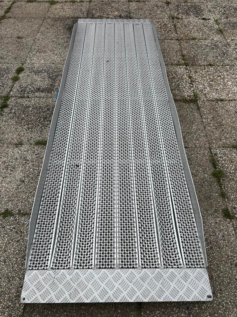 Aluminium rijplaat / oprijplaat / loopplank, Doe-het-zelf en Verbouw, Ophalen, Zo goed als nieuw, Aluminium