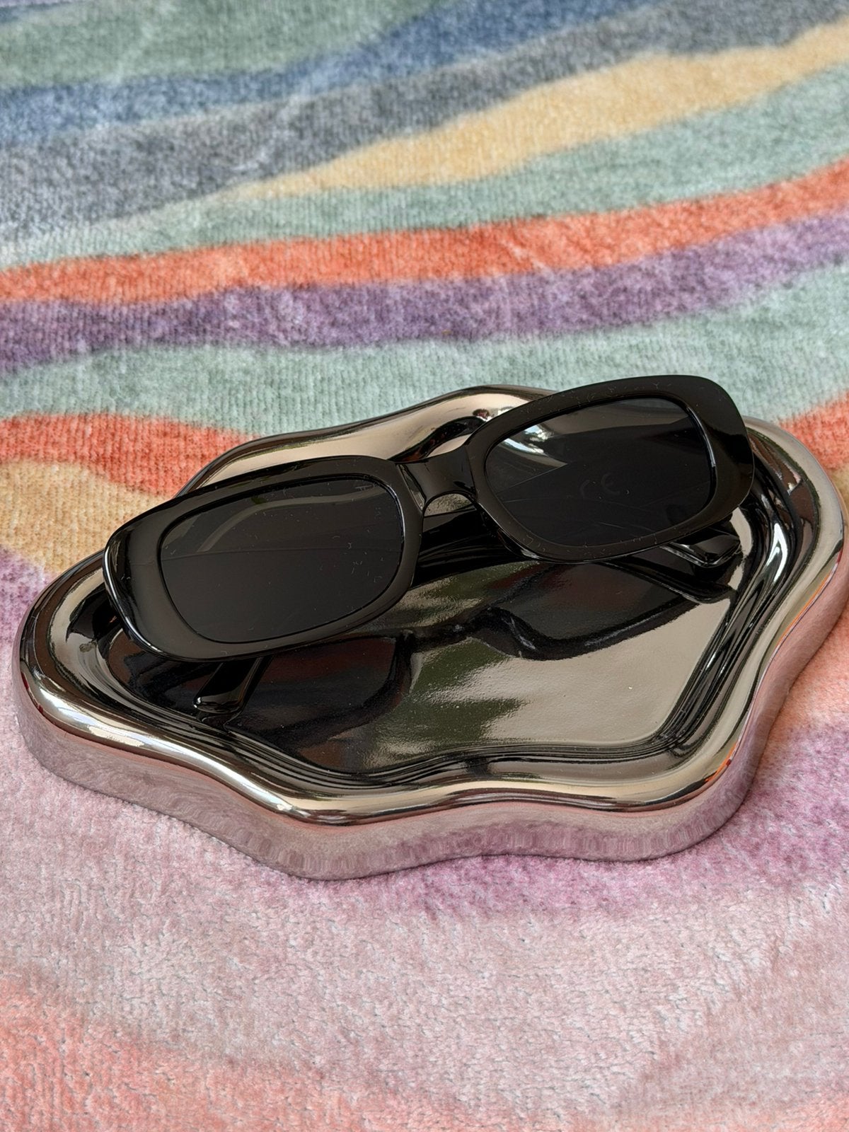 Unisex Black Oval Sunglasses – Classic Everyday Style, Overige merken, Zonnebril, Zwart, Ophalen of Verzenden