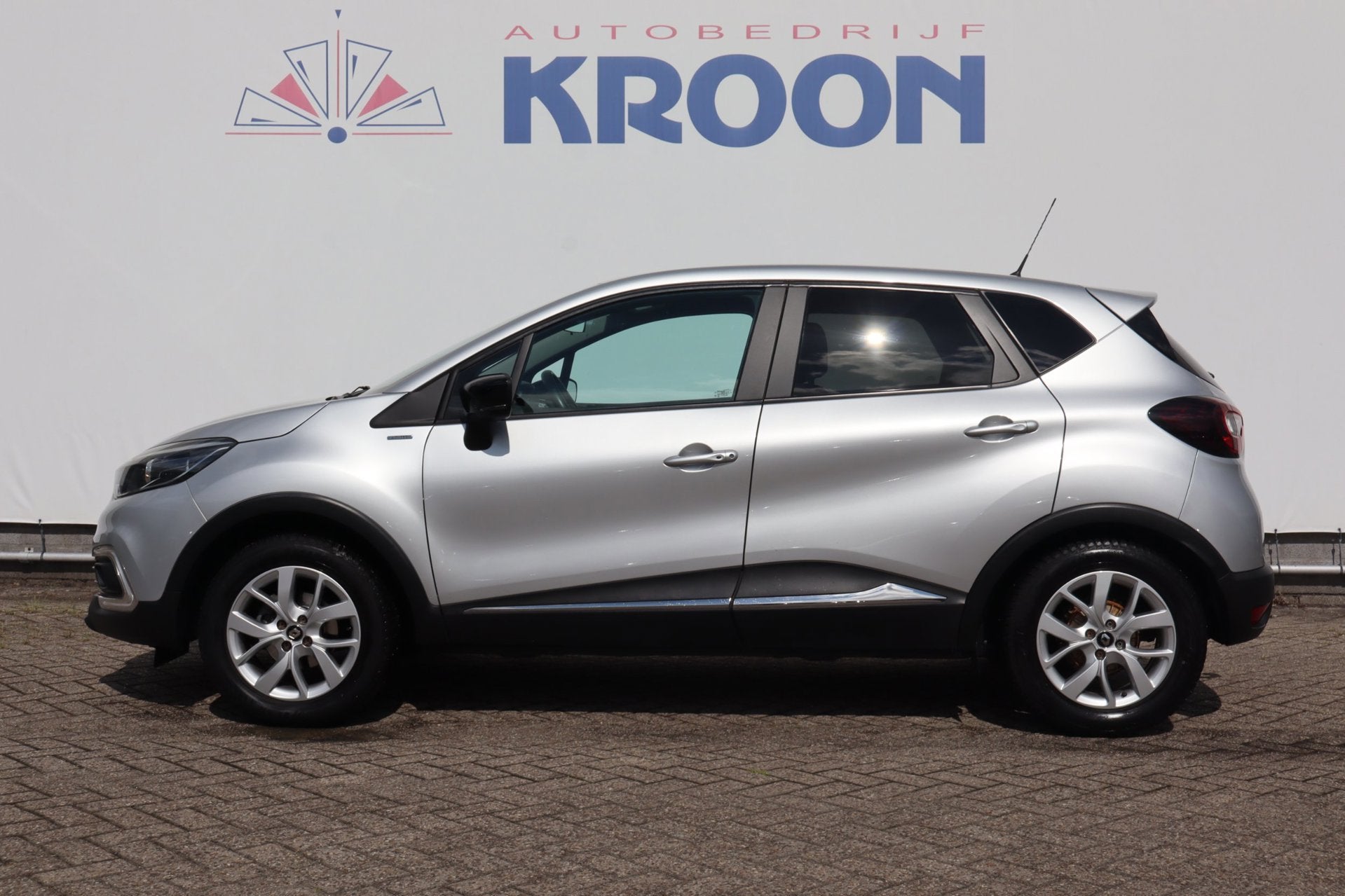 Renault Captur 0.9 TCe Limited|Trekhaak|Navigatie|Cruise Con, Auto's, 898 cc, Stof, Gebruikt, 620 kg