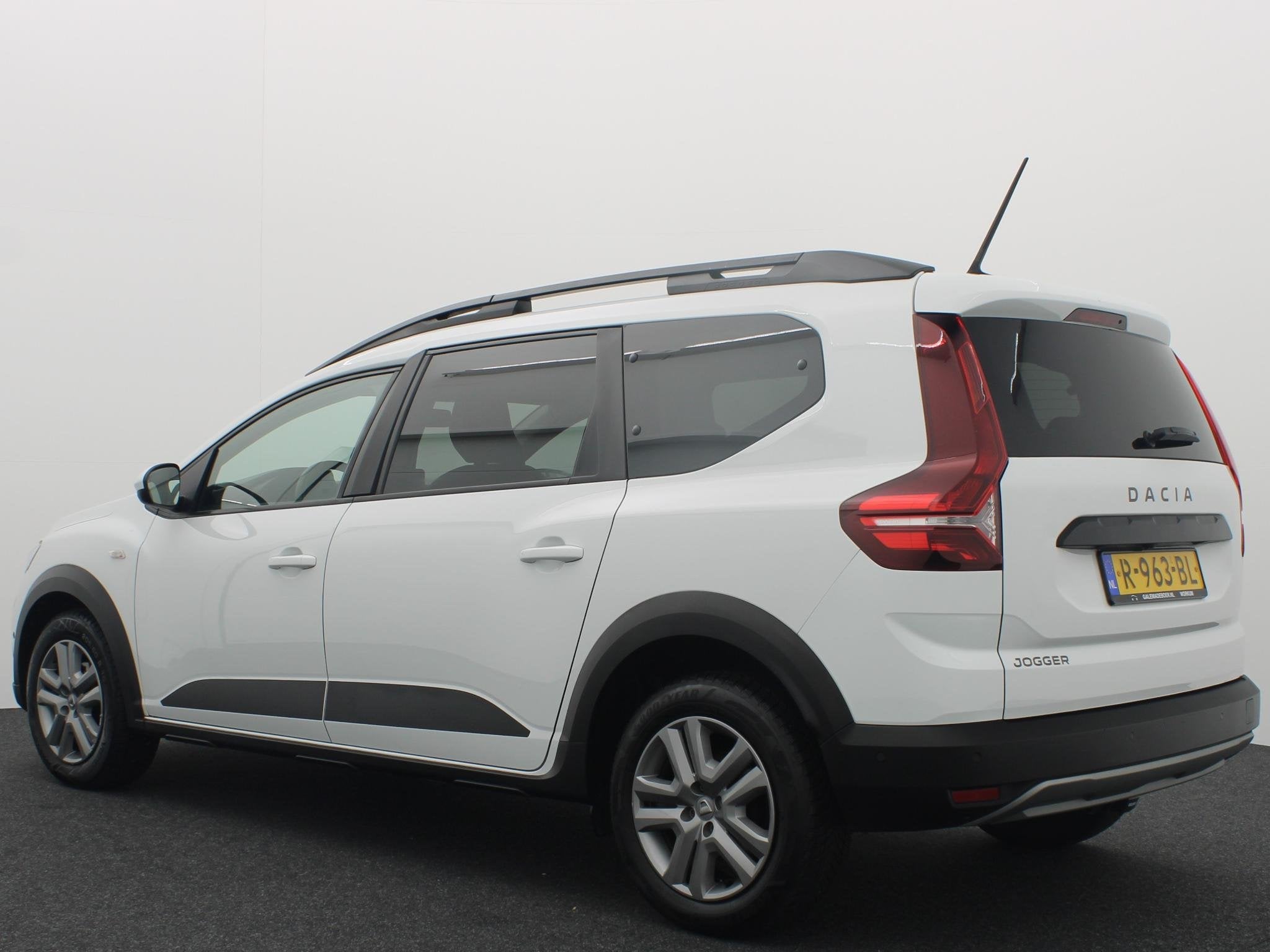Dacia Jogger 1.0 TCe Comfort 7p. CARPLAY / CAMERA / KEYLESS, Voorwielaandrijving, Dealer onderhouden, Stof, Gebruikt
