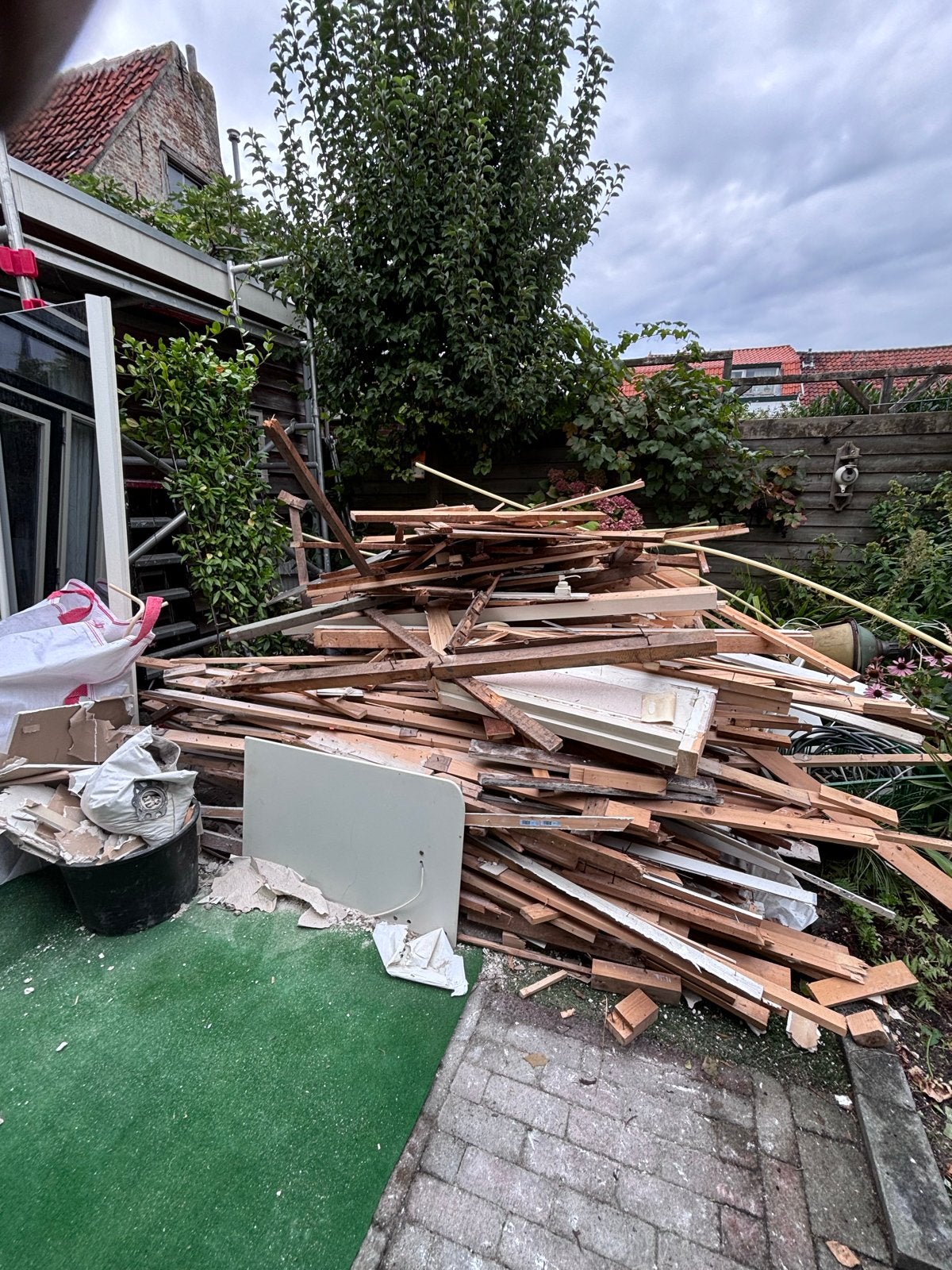 Gratis brandhout voor kachel of vuurkorf moet deze week weg, Minder dan 3 m³, Ophalen, Overige houtsoorten, Blokken