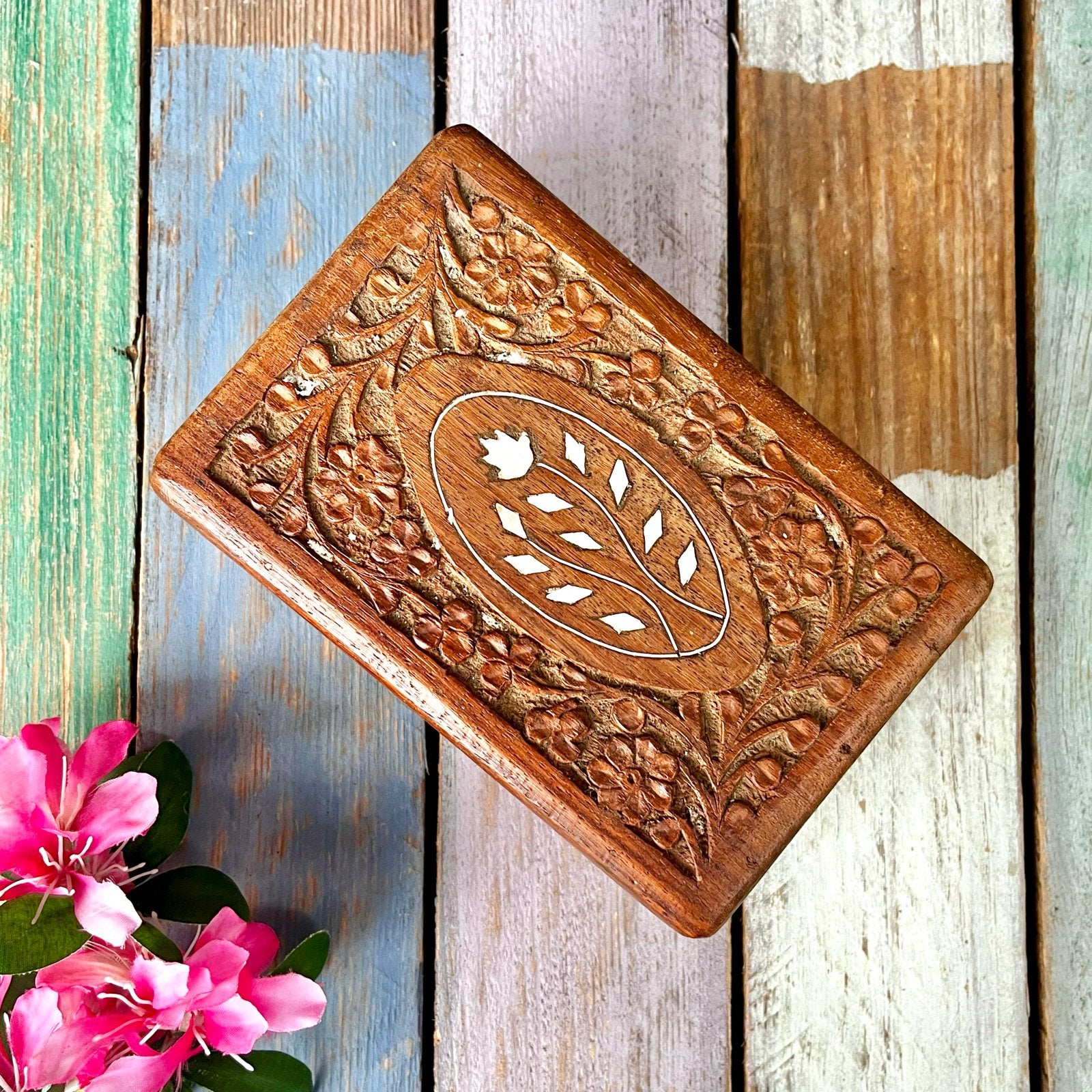 Houten doosje bewerkt met bloemmotief been inleg houten doos, Gebruikt, Ophalen of Verzenden, Bruin, Vintage