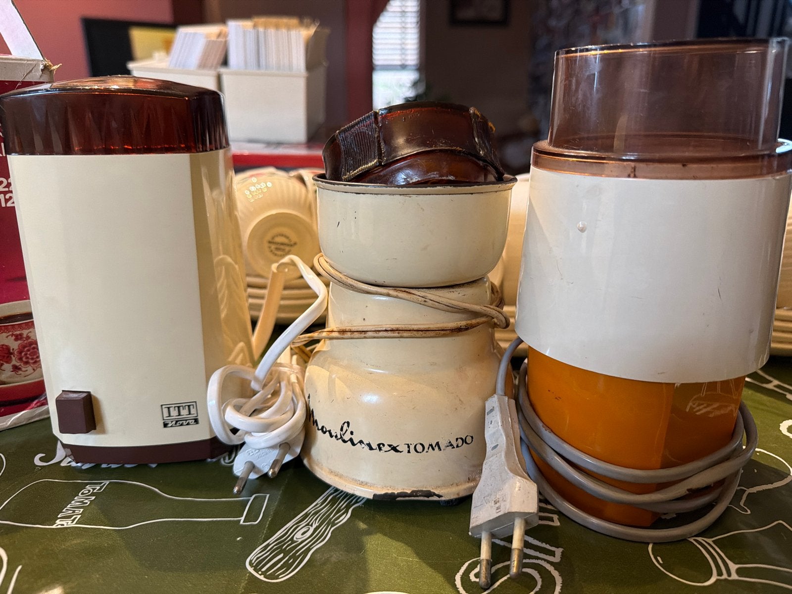 Vintage koffie molens 3 stuks., Gebruikt, Overige modellen, 10 kopjes of meer, Koffiebonen