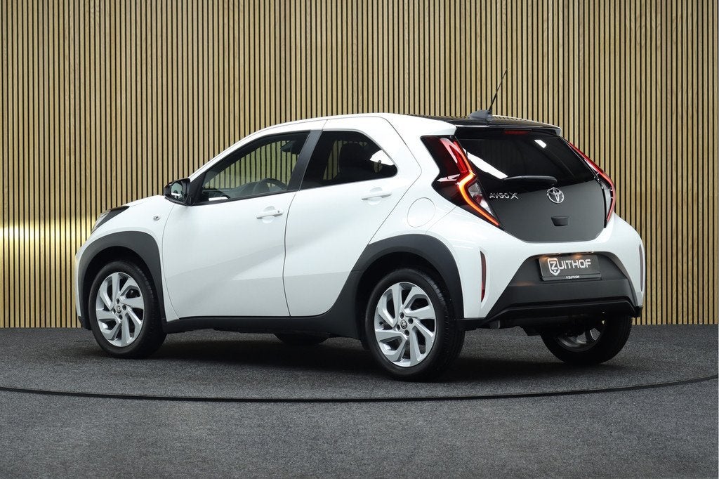 Toyota Aygo X 1.0 VVT-i MT first | Adaptive-cruise | Camera, Auto's, Stof, Gebruikt, 920 kg, 4 stoelen