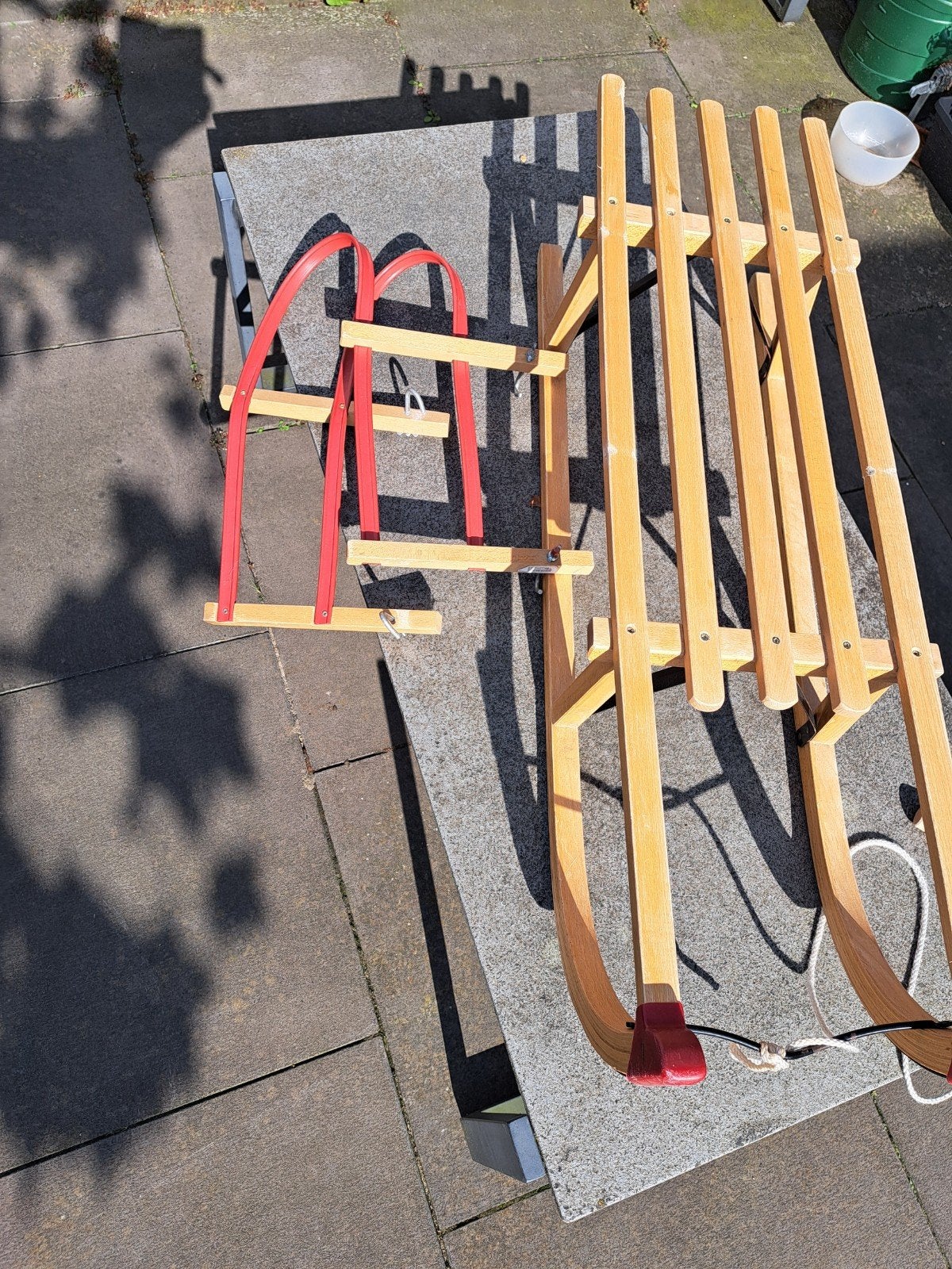 Houten slee met rugleuning, Ophalen, Rugleuning, Zo goed als nieuw, Hout