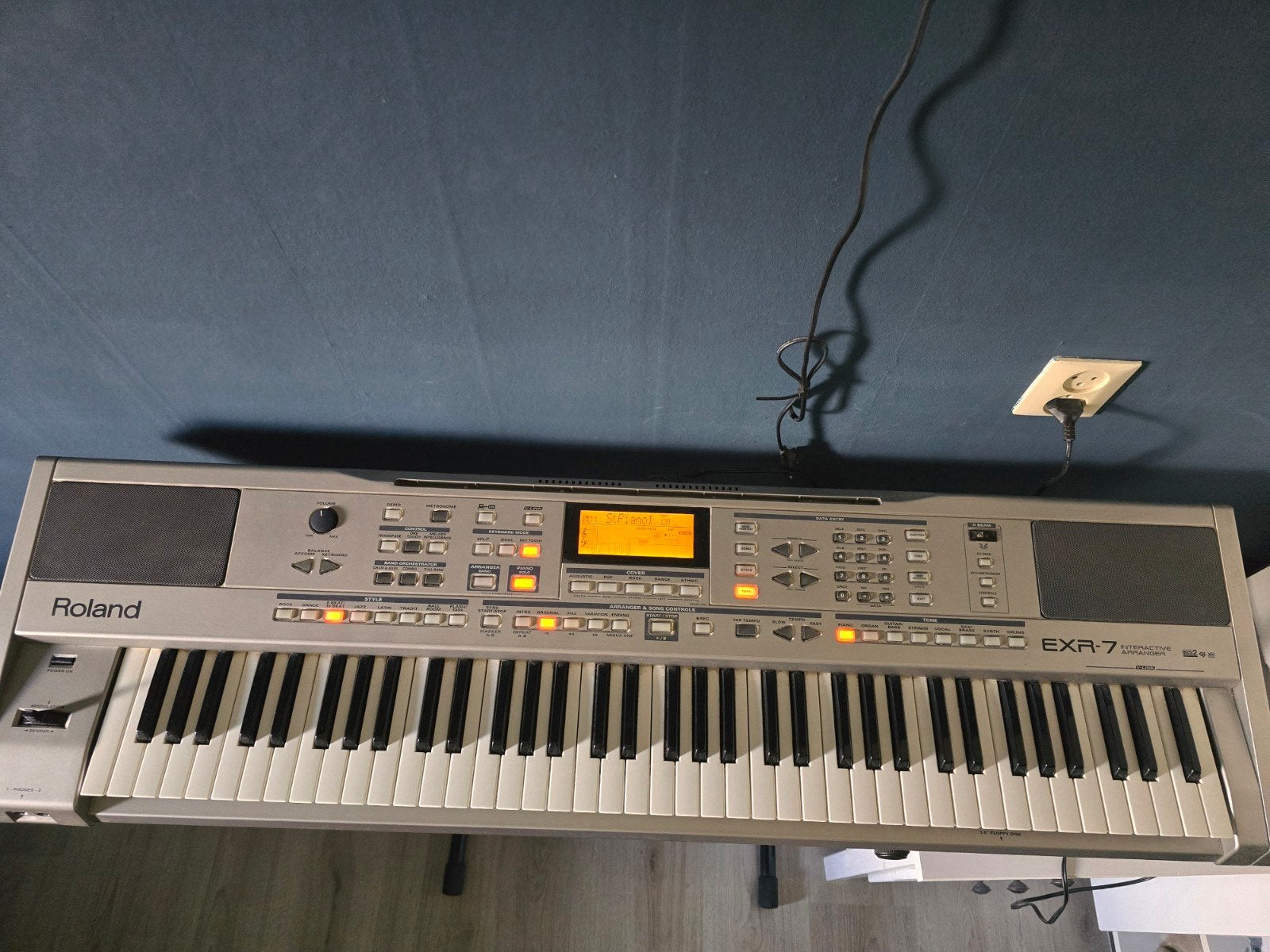 Roland EXR-7 Interactief Arranger Keyboard incl. standaard, Ophalen, Gebruikt, Roland, Midi-aansluiting