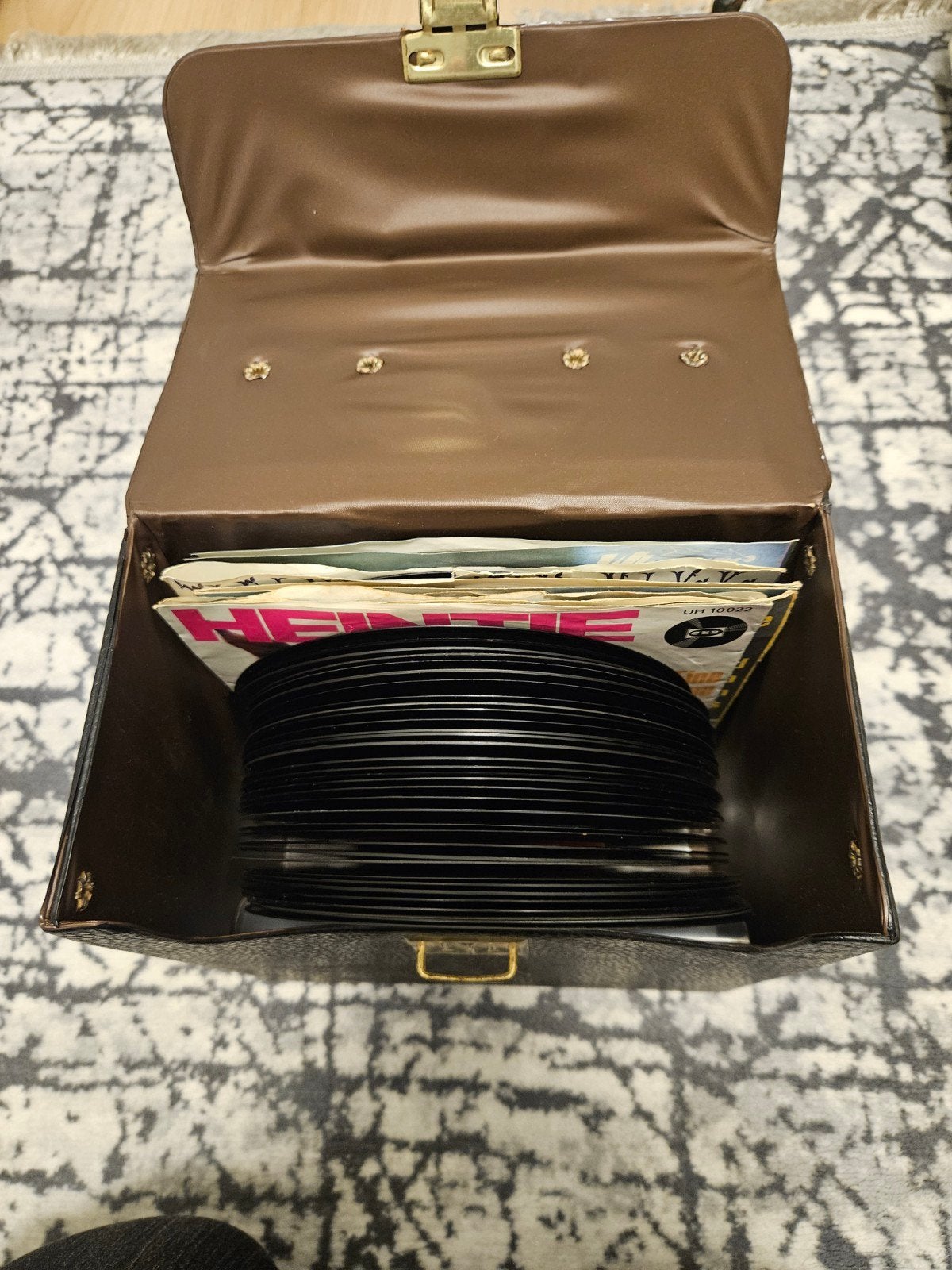 Vintage Singles Collectie met Draagkoffer - Jaren '60 Pop, Gebruikt, 7 inch, Single, Ophalen of Verzenden