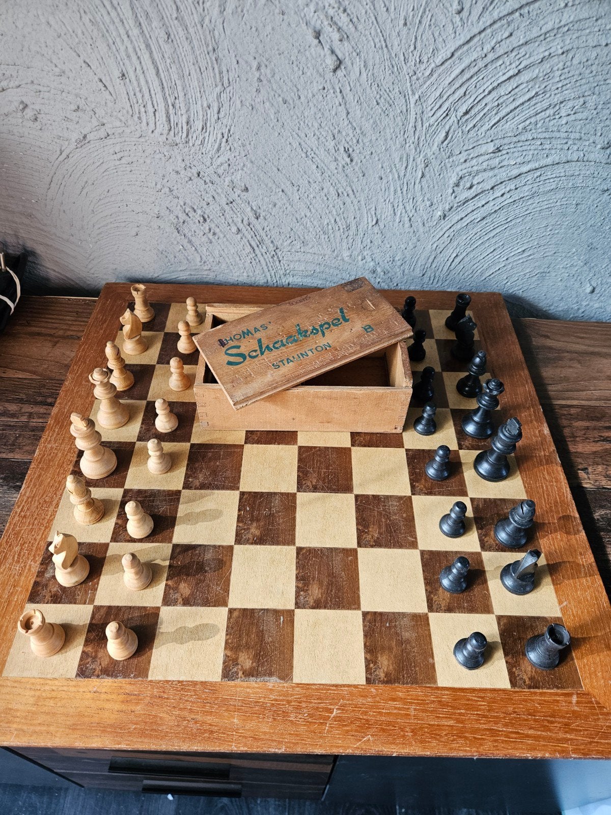 Vintage  Schaakspel homas staunton met houten bord, Hobby en Vrije tijd, Gezelschapsspellen | Bordspellen, Ophalen of Verzenden