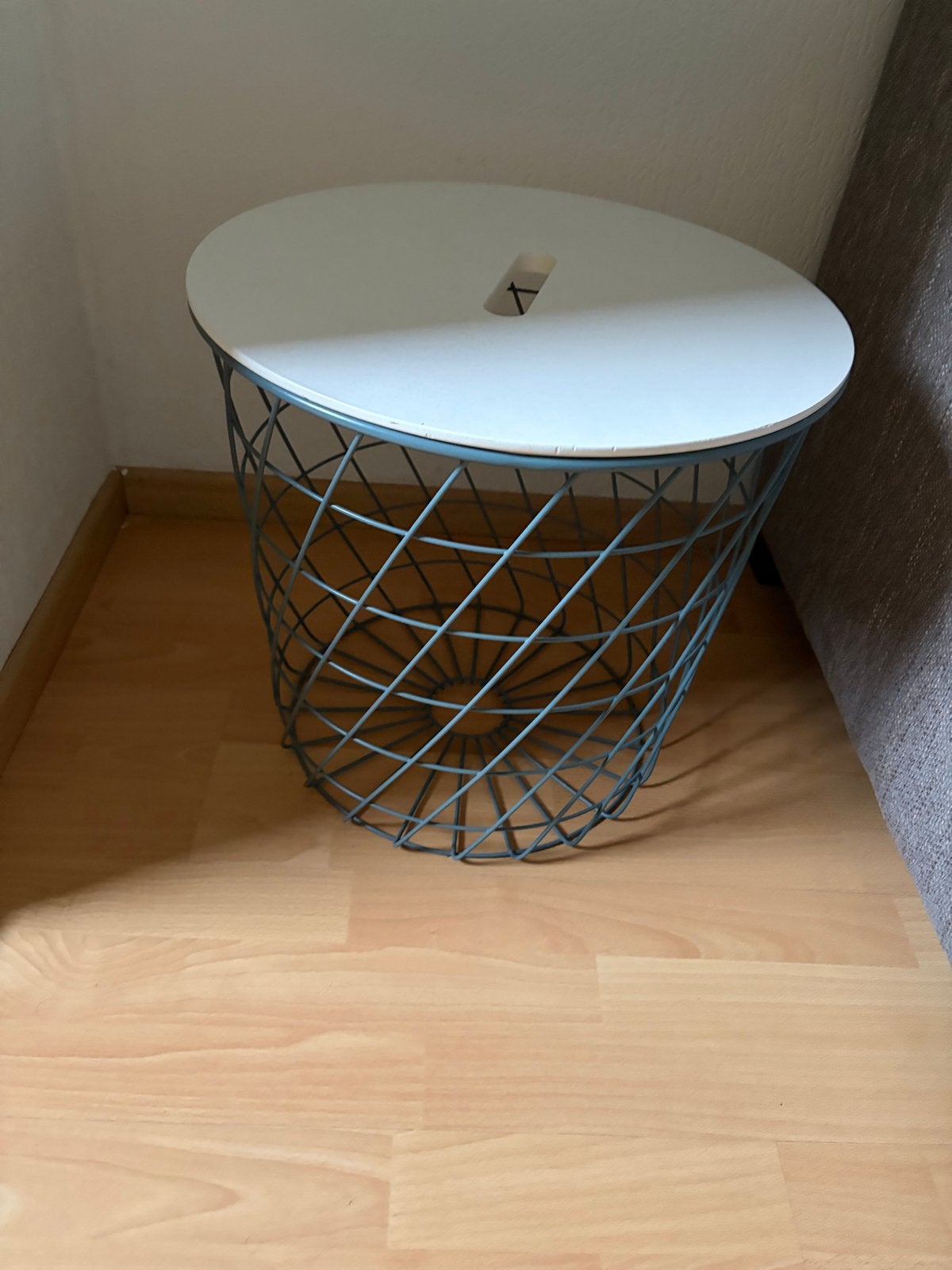 Ikea Bijzettafel met Draadframe en Wit Blad, Ophalen, Minder dan 45 cm, Minder dan 55 cm, Gebruikt